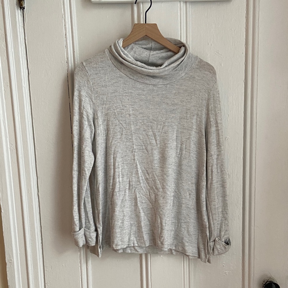 Elegant Light Gray Women's Turtleneck Sweater